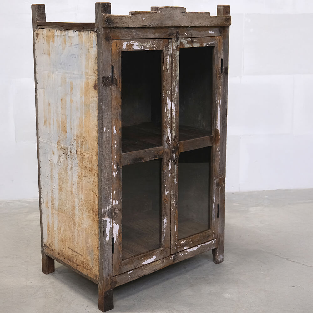 Trademark Living Vitrineskab med metalbeklædning