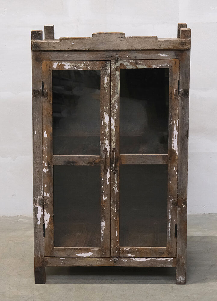 Trademark Living Vitrineskab med metalbeklædning