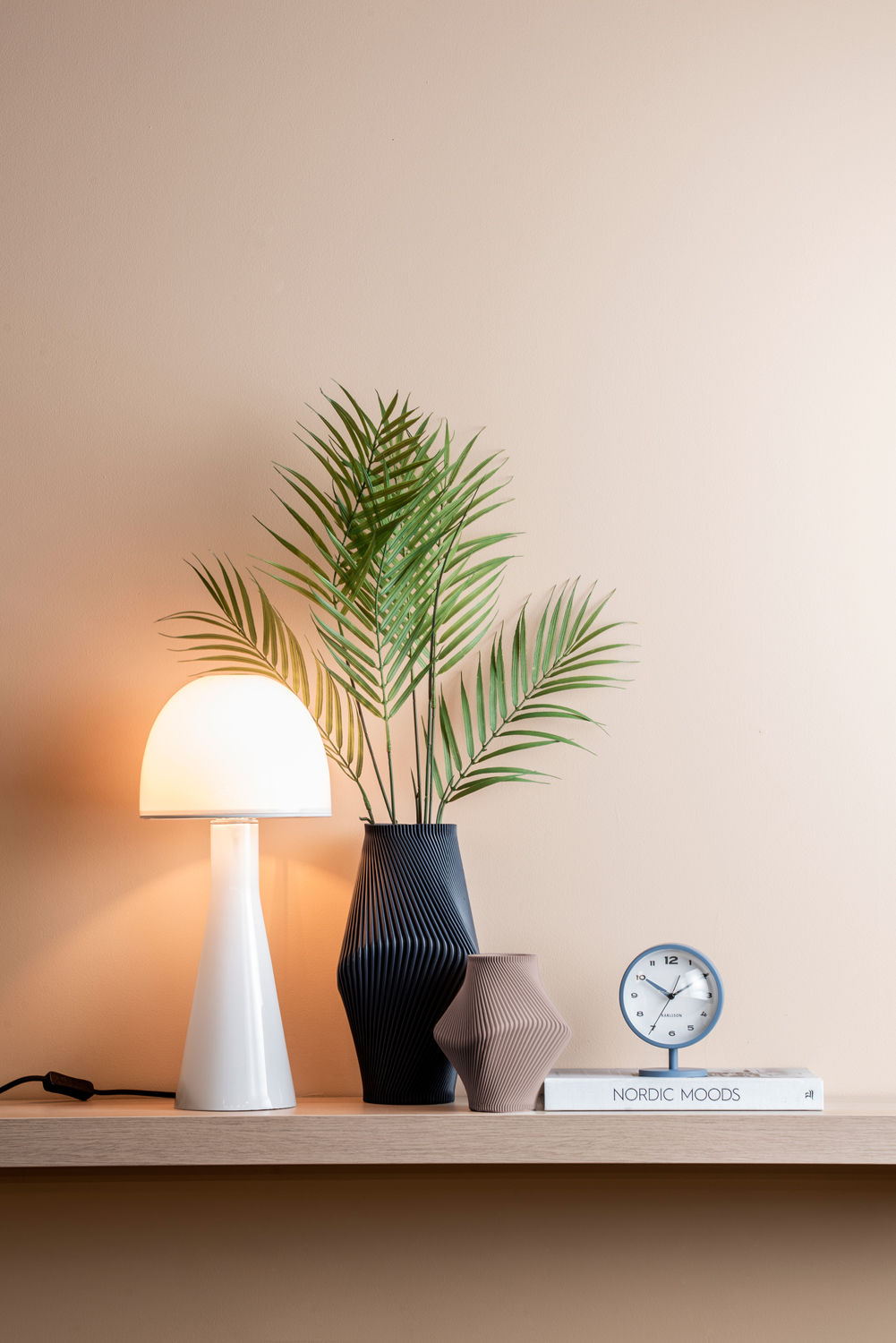 Leitmotiv Bordlampe Bombin glas hvid