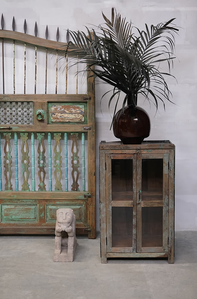 Trademark Living Gammelt vitrineskab med patina