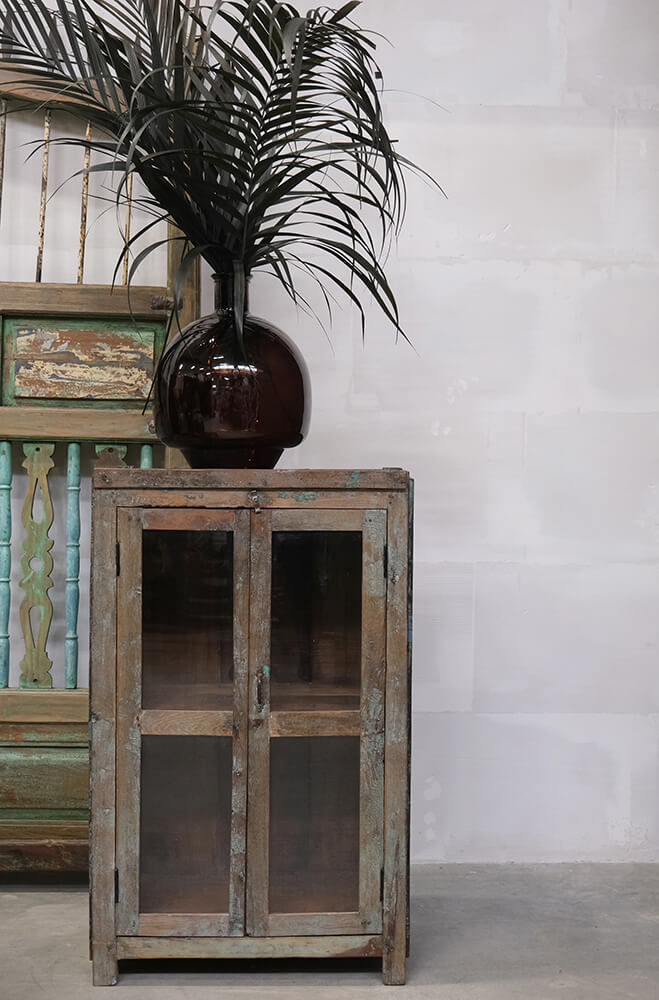 Trademark Living Gammelt vitrineskab med patina