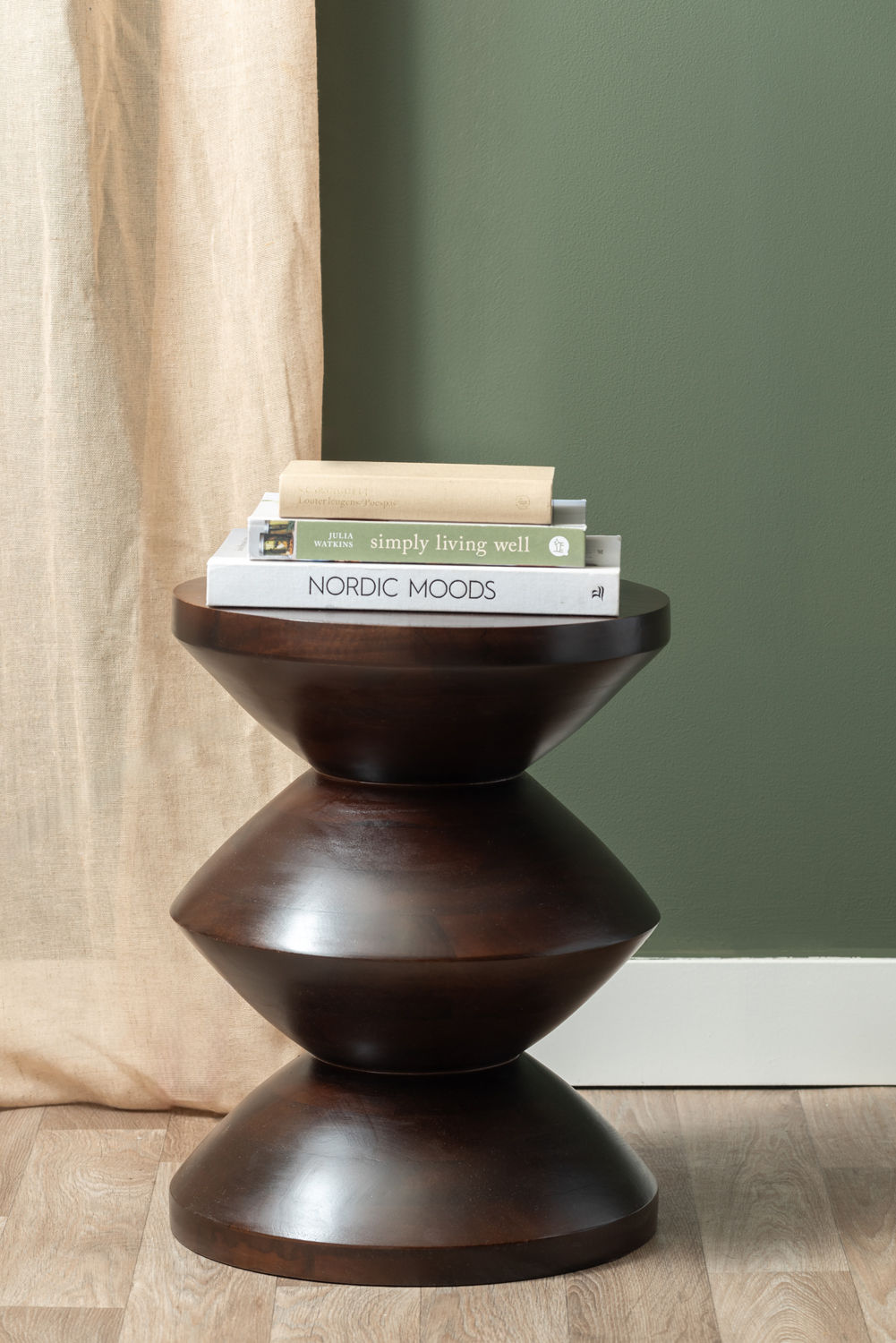 Leitmotiv Sidebord Totem mango træ valnød lakeret