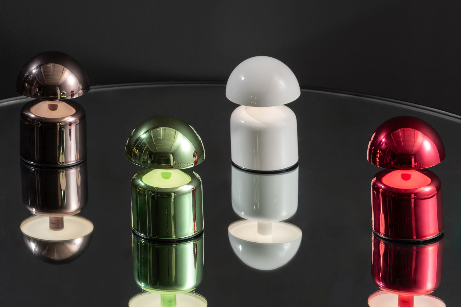 Leitmotiv Bordlampe Impetu LED mørkegrøn belagt