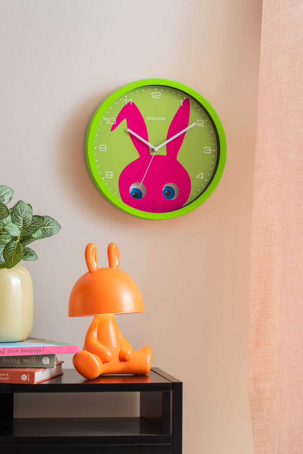 Karlsson Vægur Peekaboo Bunny mørkegrøn
