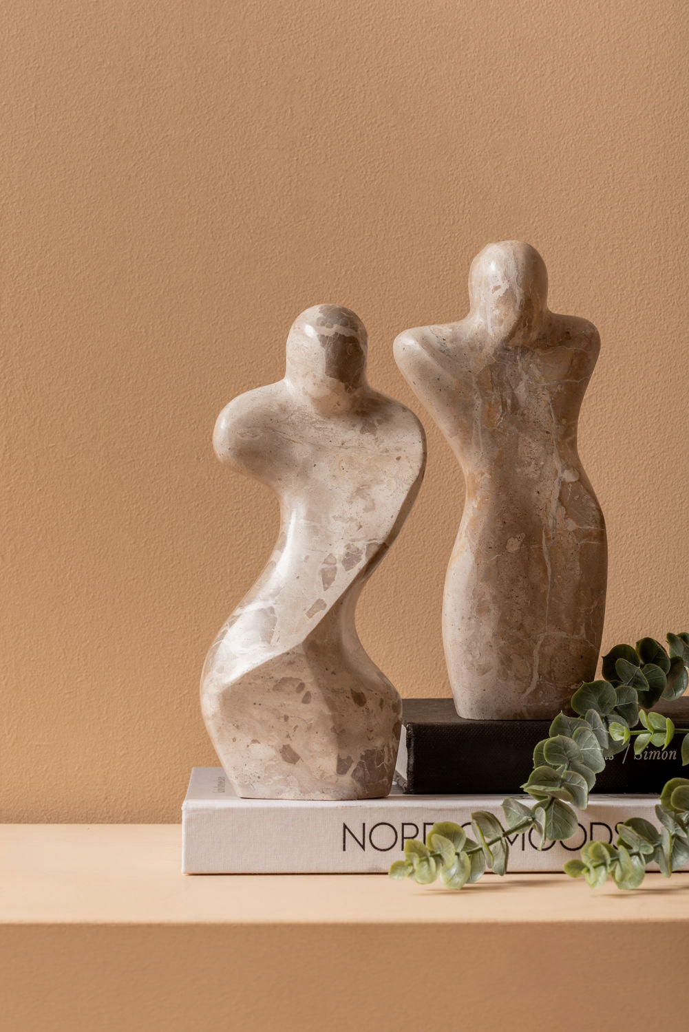 Present Time Statue Kvinde abstrakt marmor brun