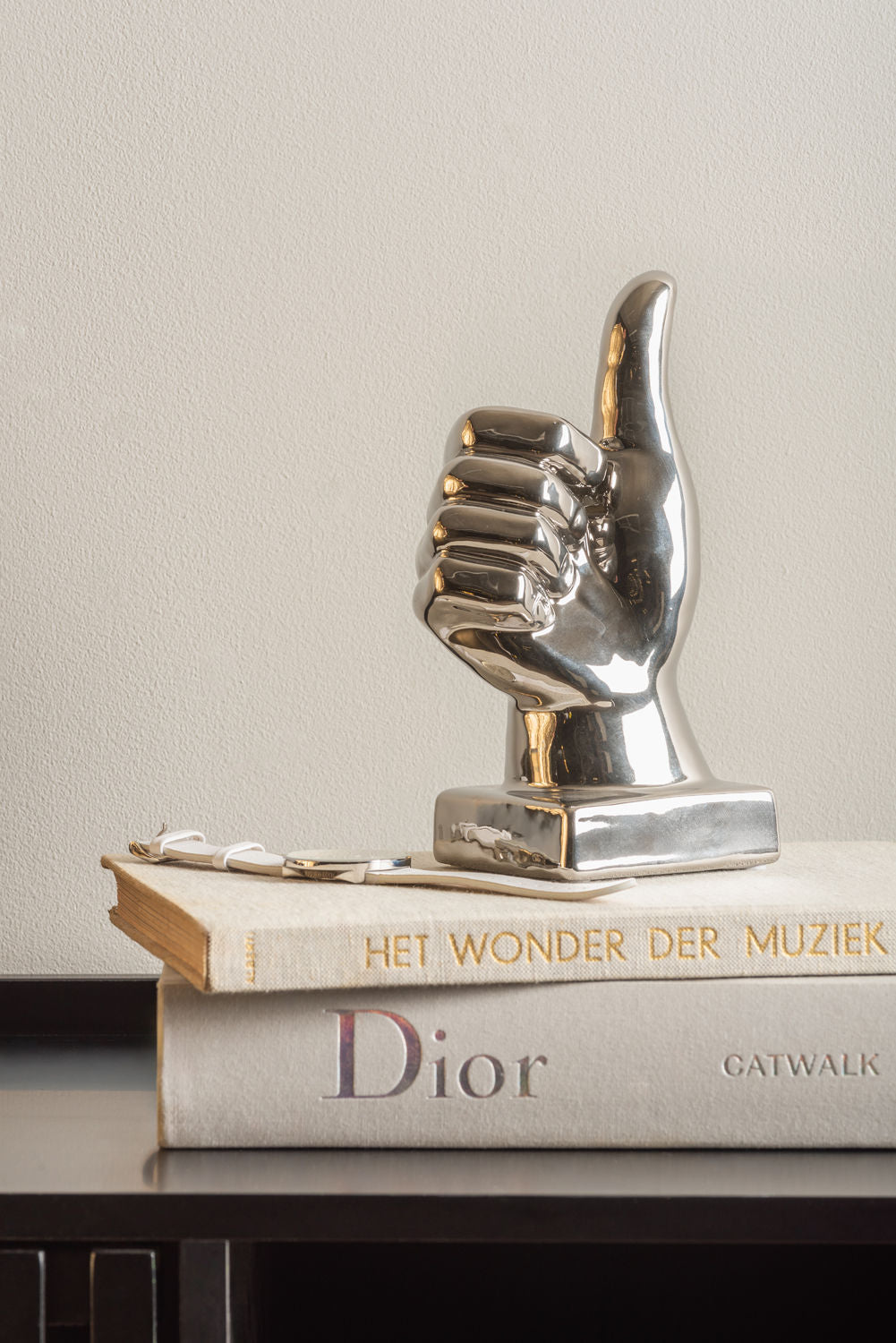 nutid Statue Okay keramisk forkromet