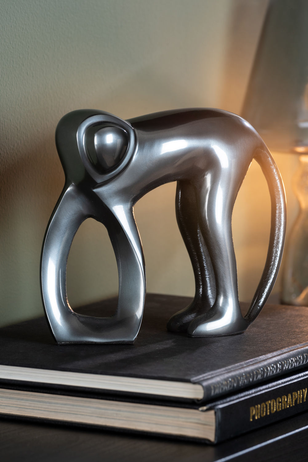 nuværende tid Statue Monkey metal pistol metal