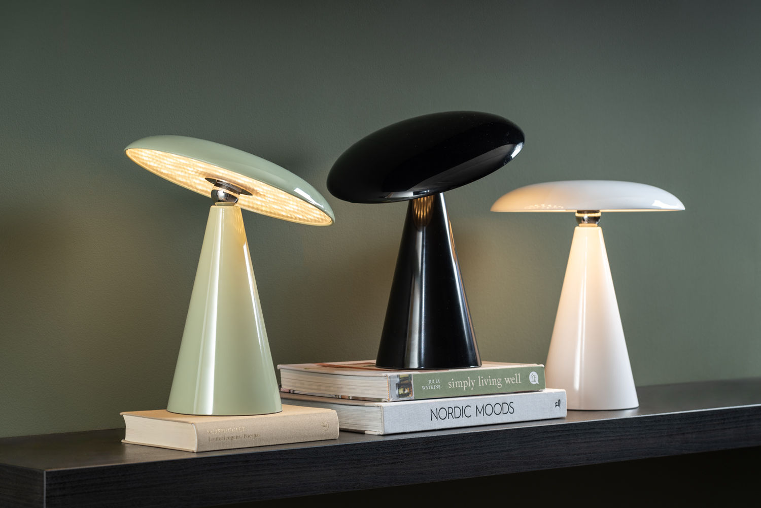 Leitmotiv Bordlampe Phoebe LED sort