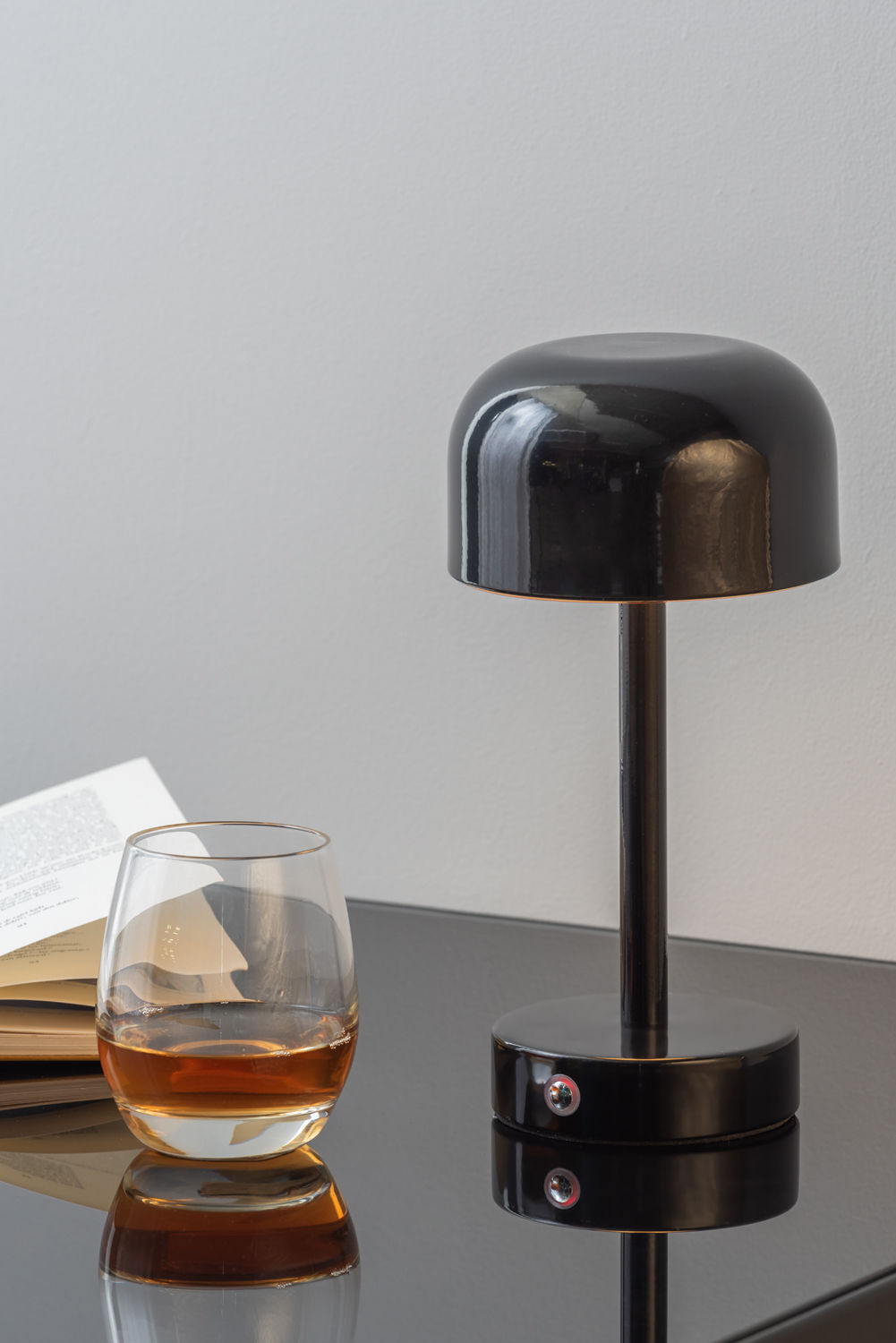 Leitmotiv Bordlampe James LED jern skinnende sort