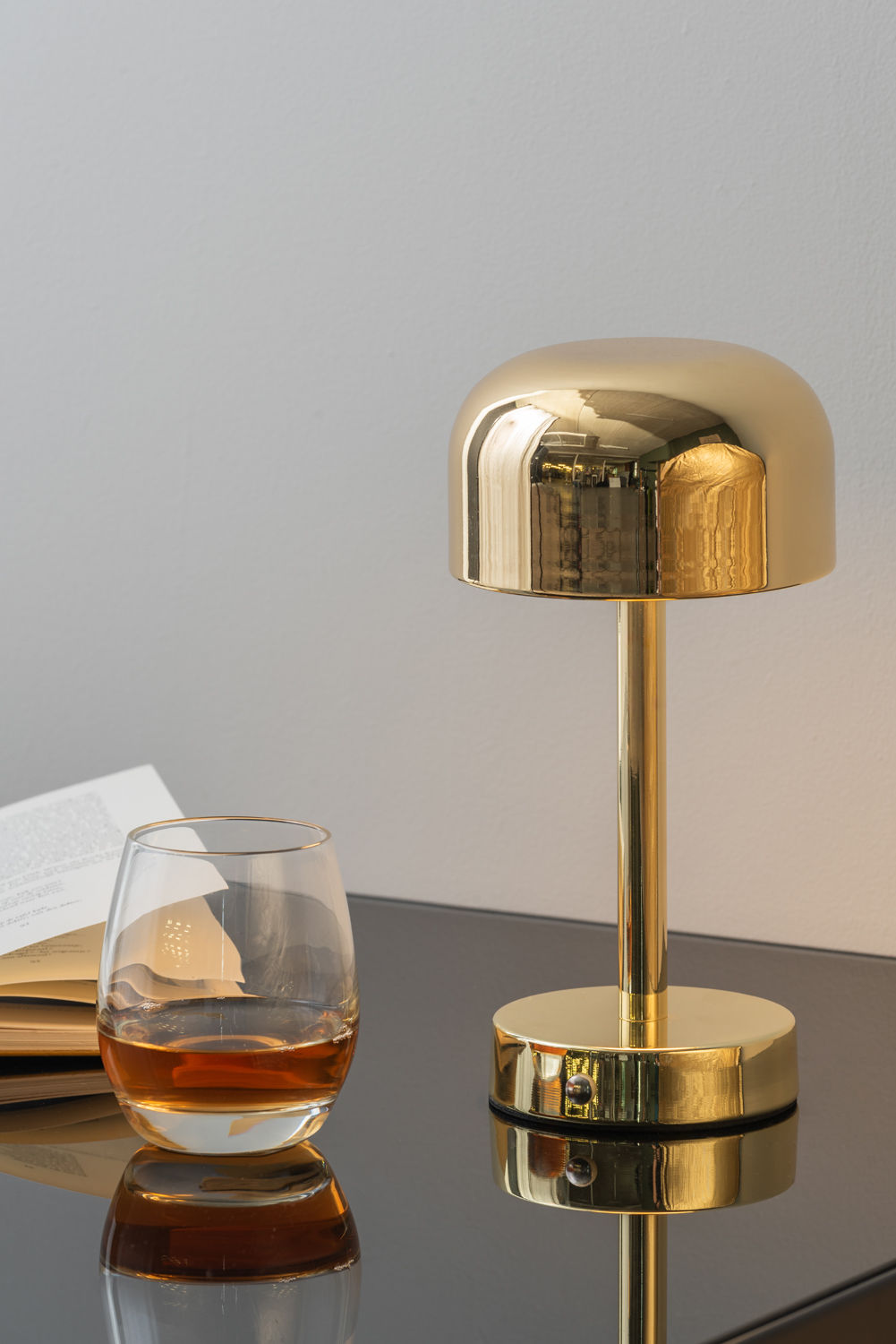 Leitmotiv Bordlampe James LED jern forgyldt