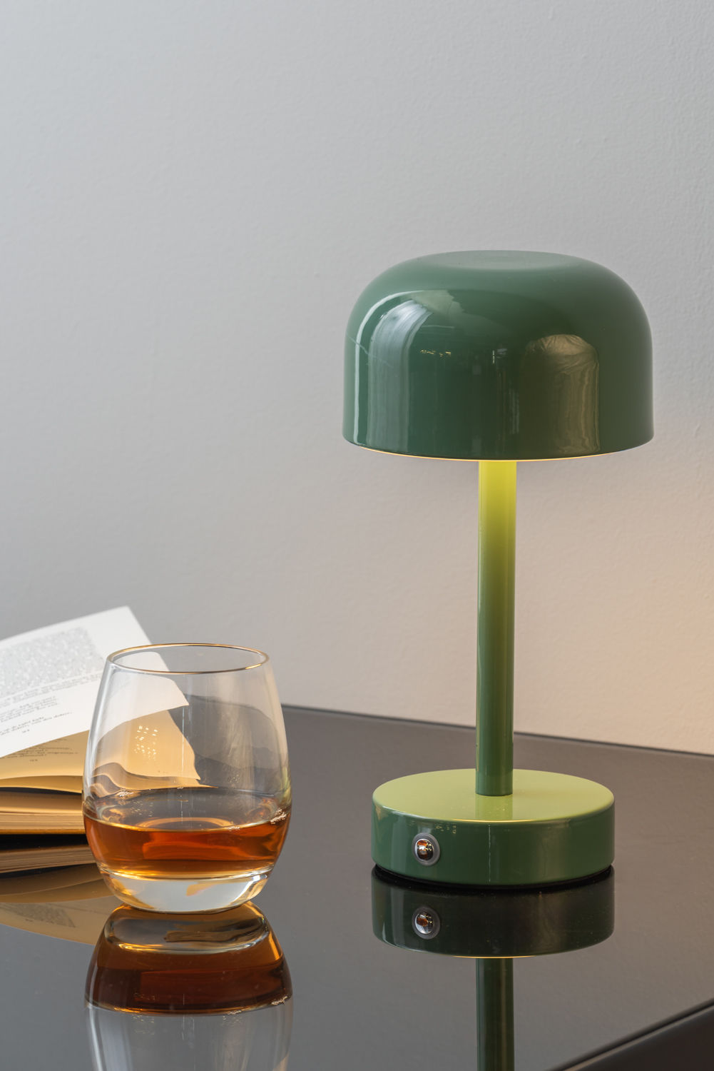 Leitmotiv Bordlampe James LED jern skinnende junglegrøn