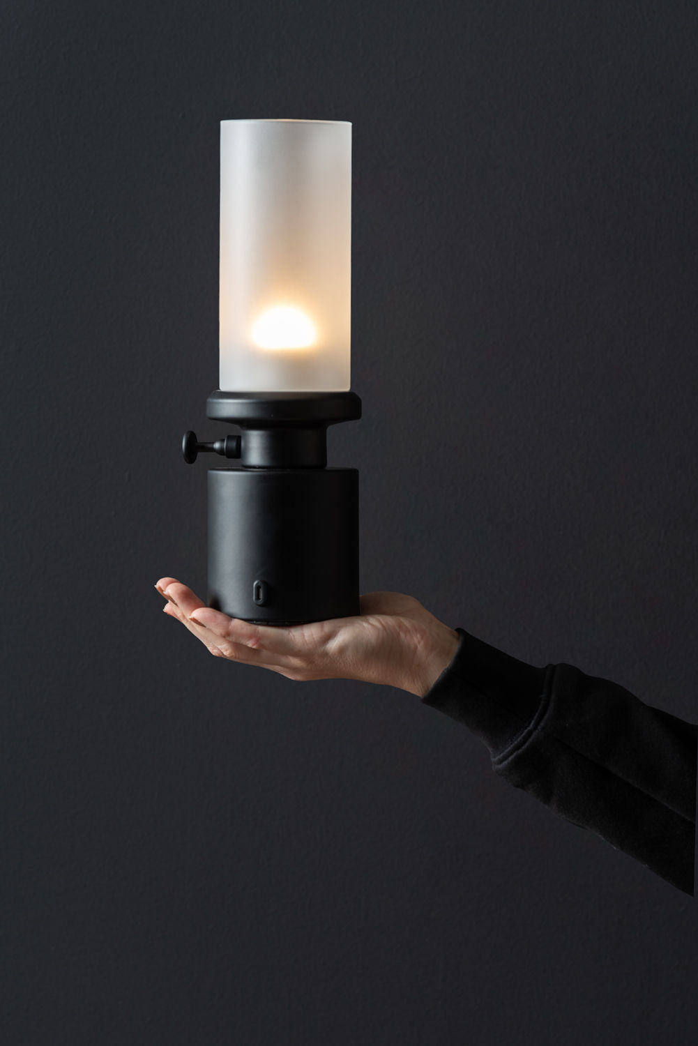 Leitmotiv Bordlampe Camp LED jern sort