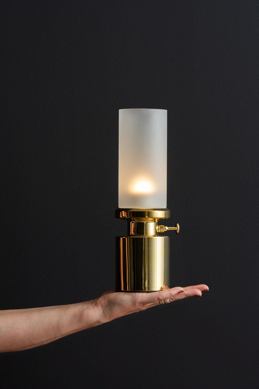 Leitmotiv Bordlampe Camp LED forgyldt