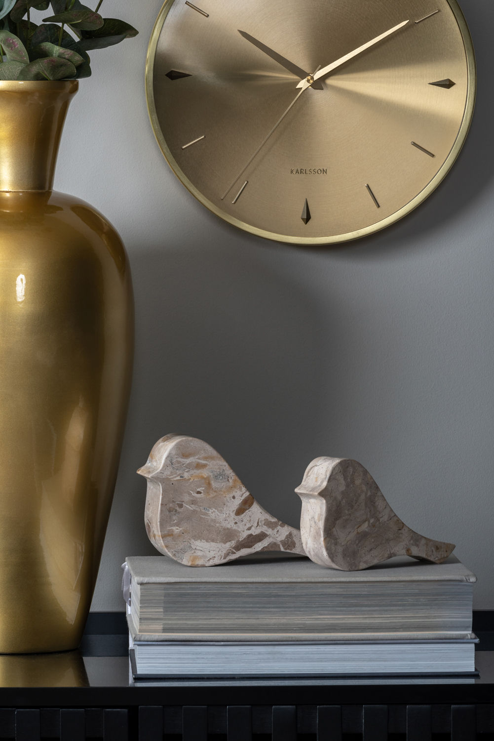 nutidens Statue Bird stor marmorbrun