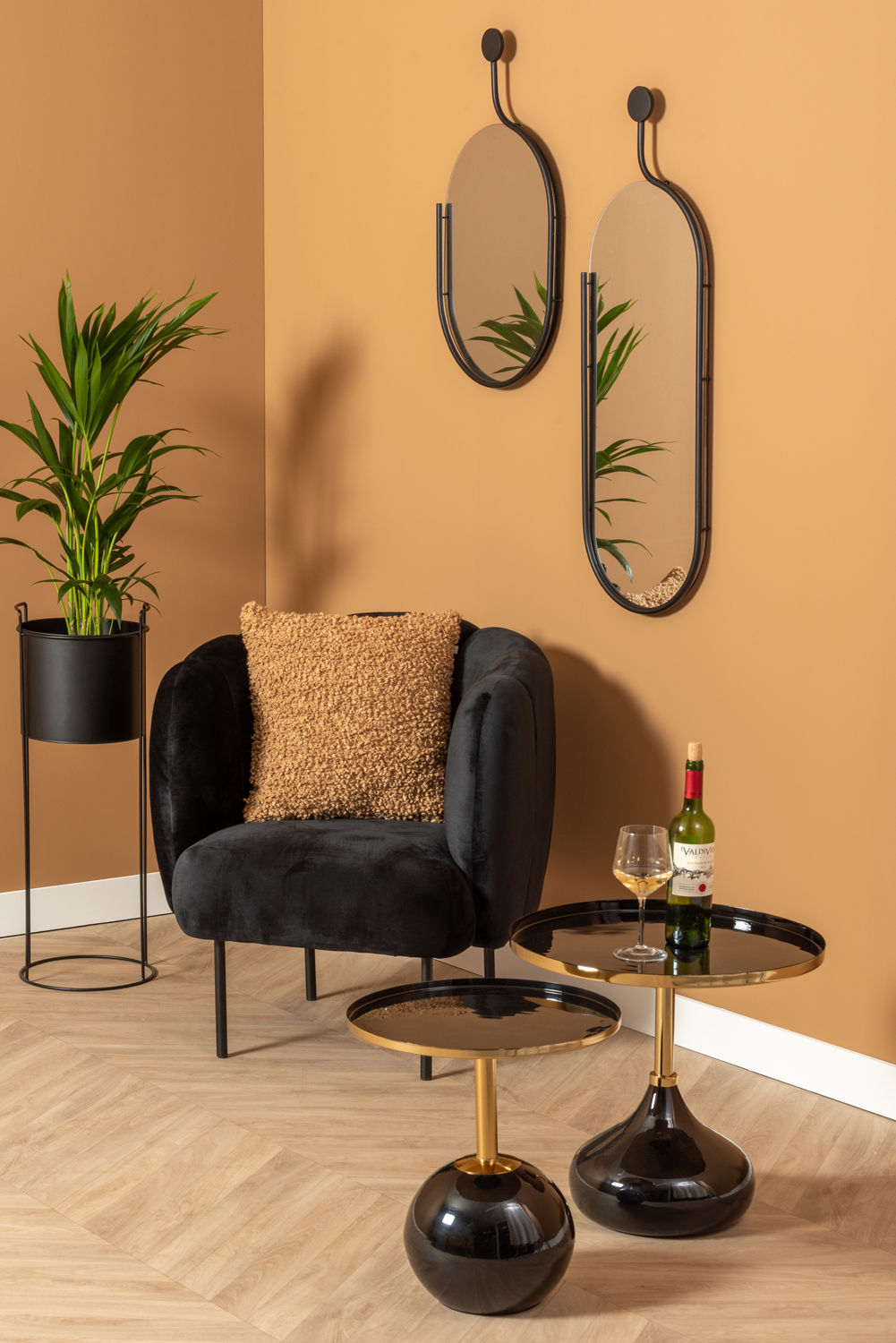 Leitmotiv Sidebord Mila jernemalje sort