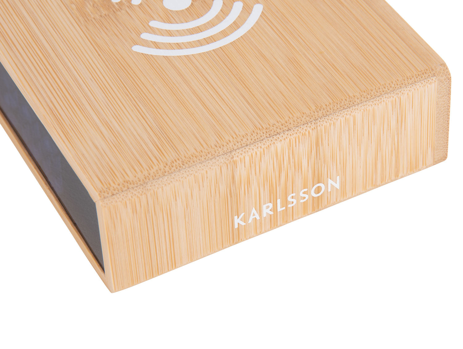 Karlsson Vækkeur Flat m. telefon oplader LED bambus