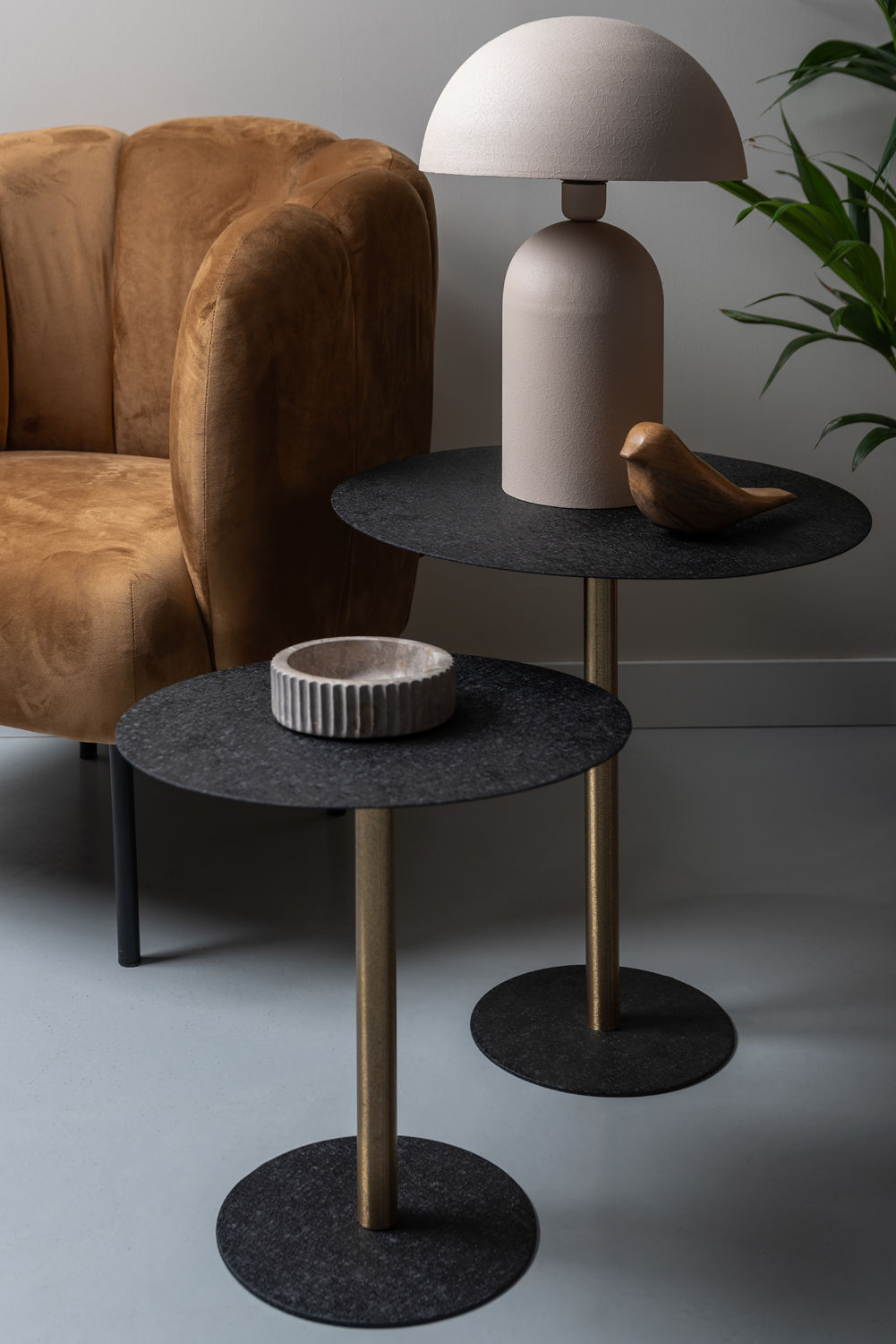 Leitmotiv Sidebord Dex stort jern tekstureret sort