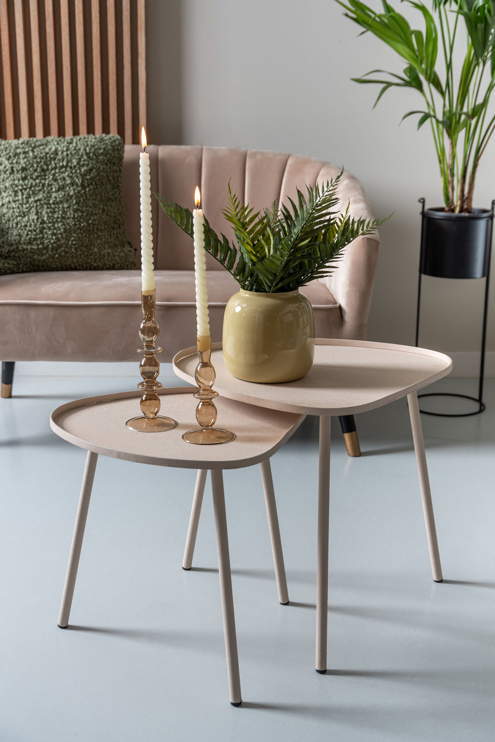 Leitmotiv Sidebord Boaz stort jern tekstureret varm grå