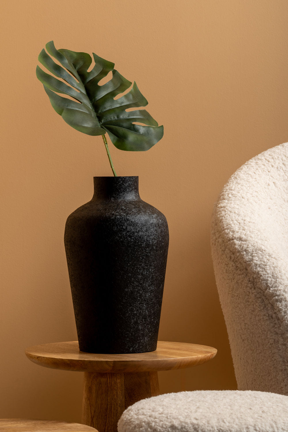 nutid Vase Boaz Flaske jern tekstureret sort