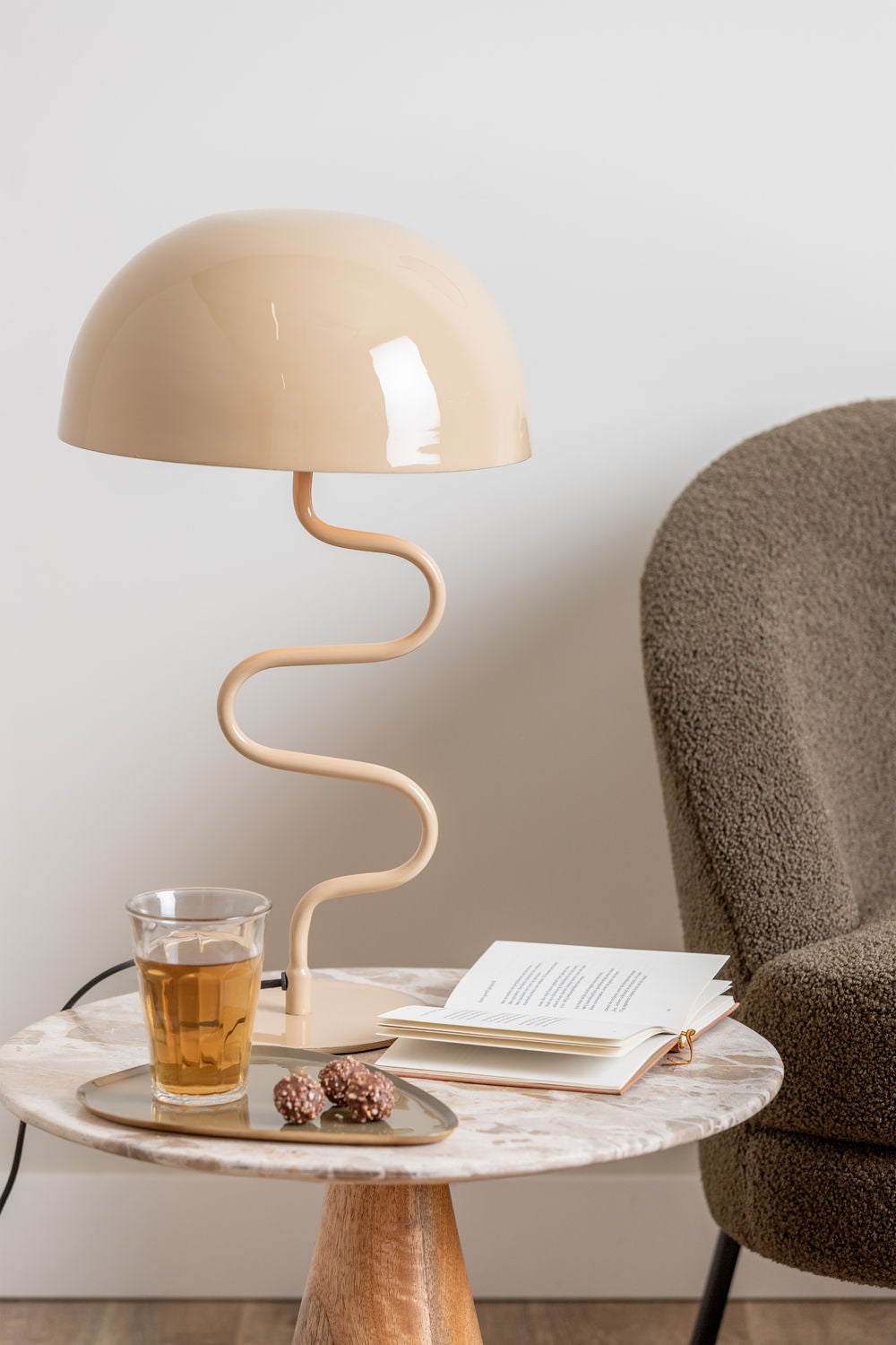 Leitmotiv Bordlampe Twist emalje blød brun