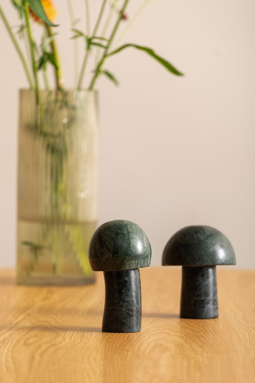 nutiden Statue Svamp lille marmor mørkegrøn