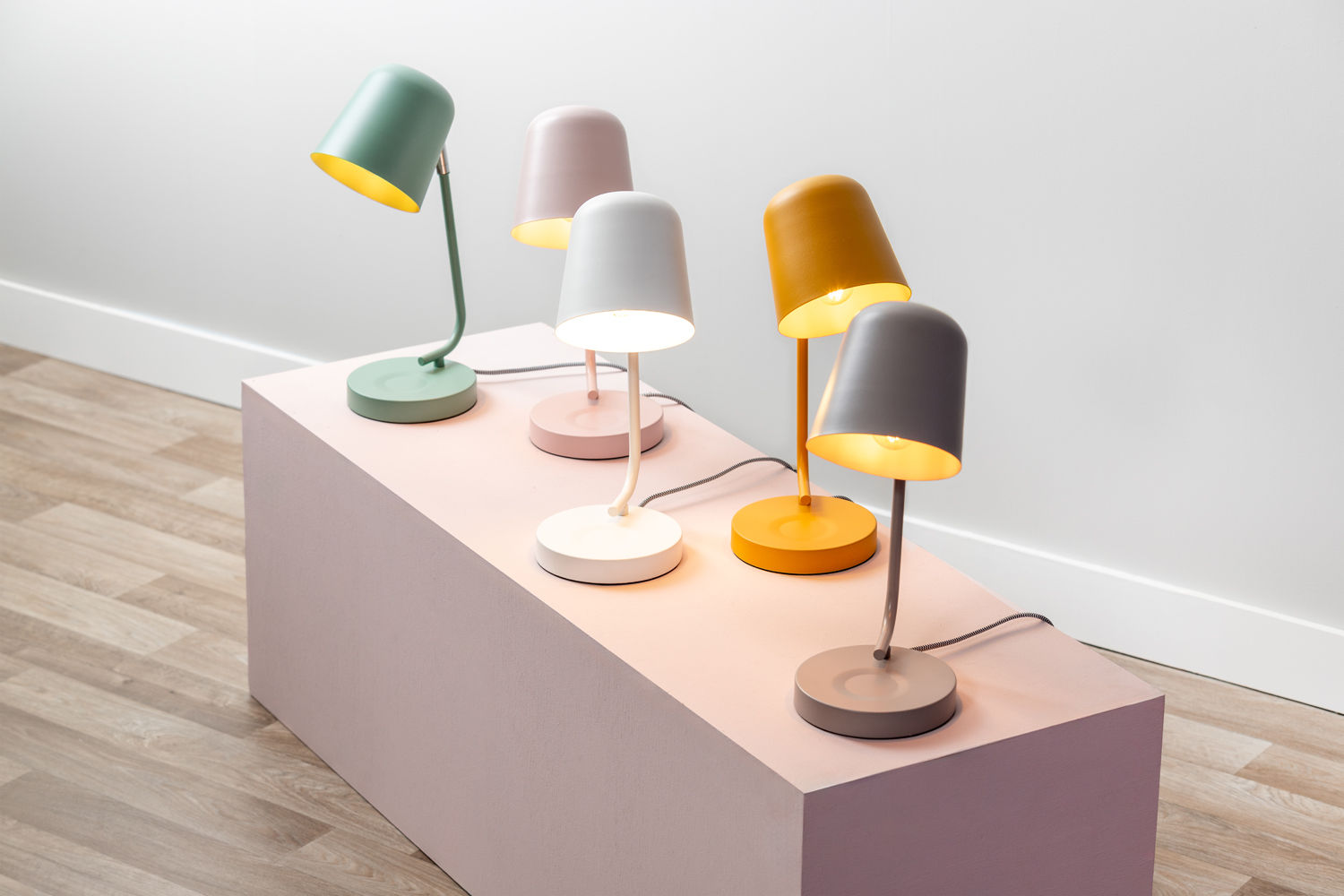 Leitmotiv Bordlampe Encantar mat hvid