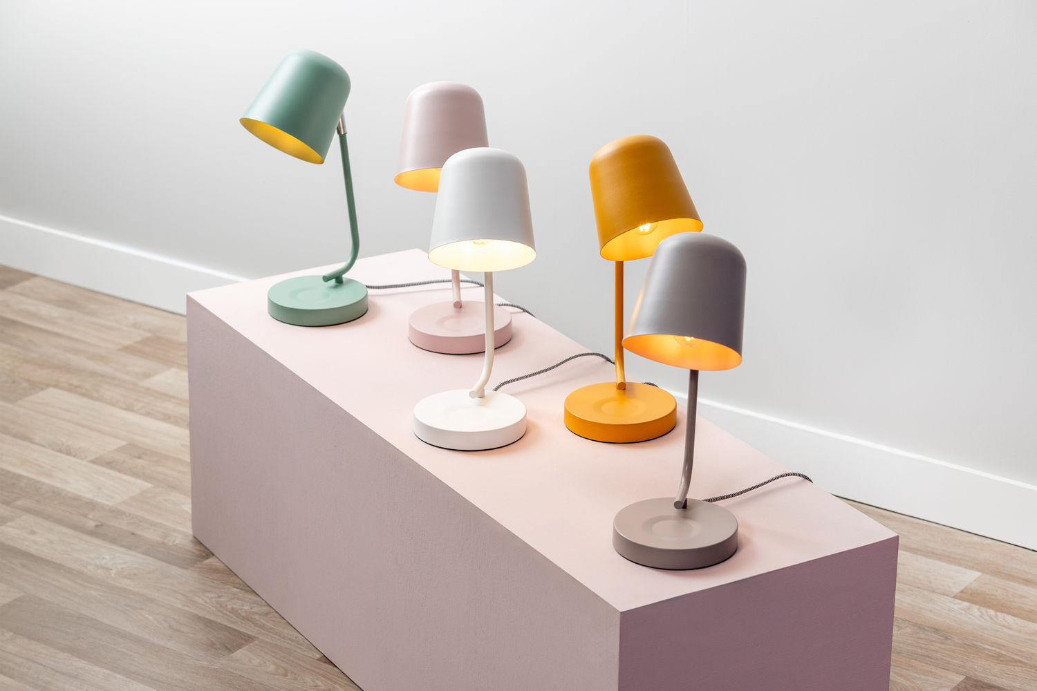 Leitmotiv Bordlampe Encantar mat hvid