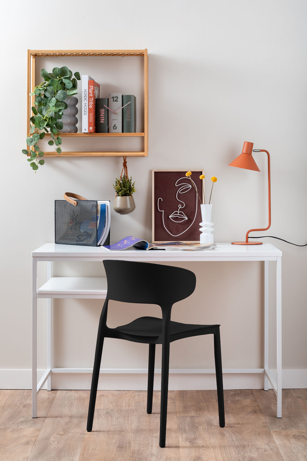 Leitmotiv Spisestuestol Fain PP sort - En stol til mange formål