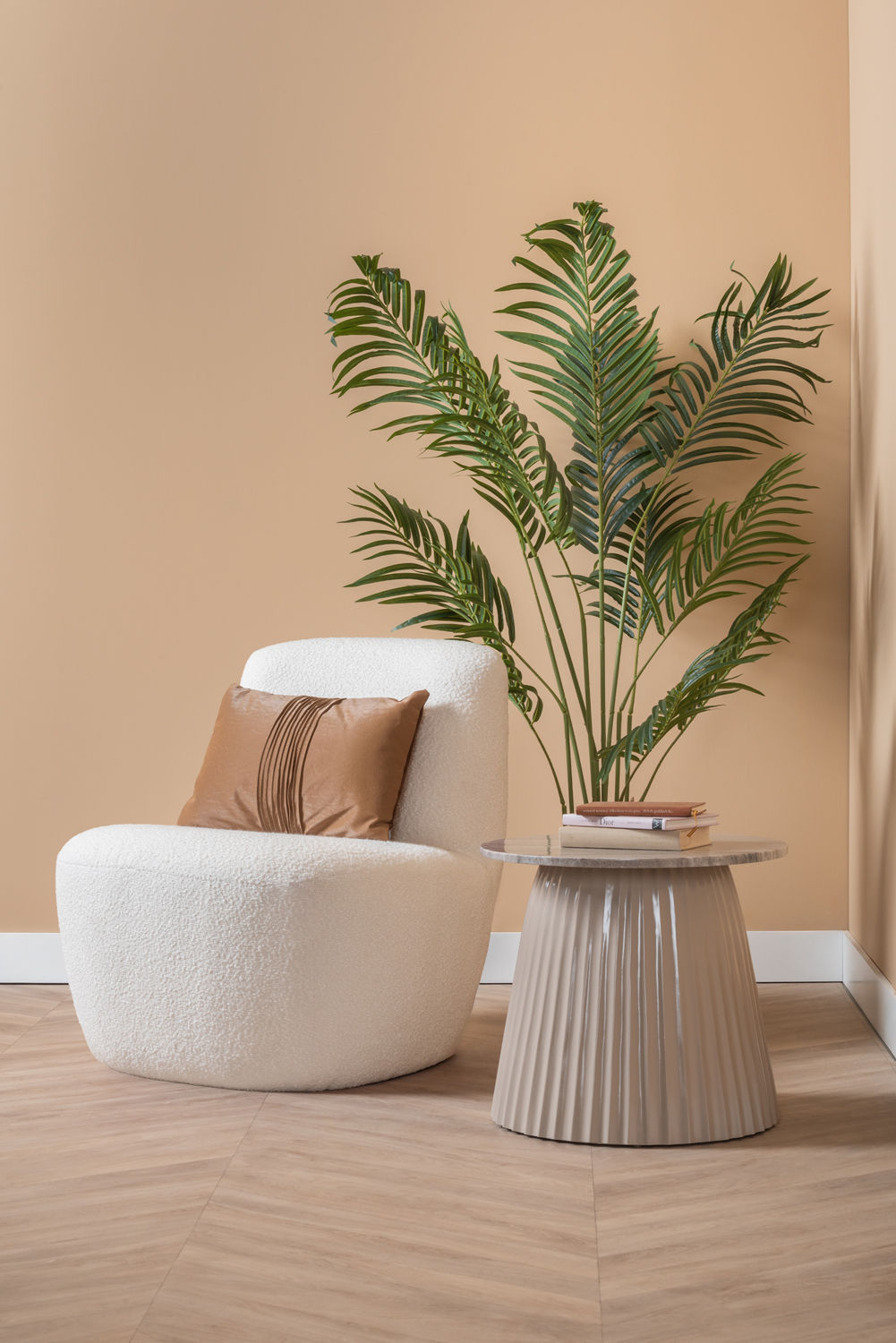 Leitmotiv stol Ada bouclé råhvid