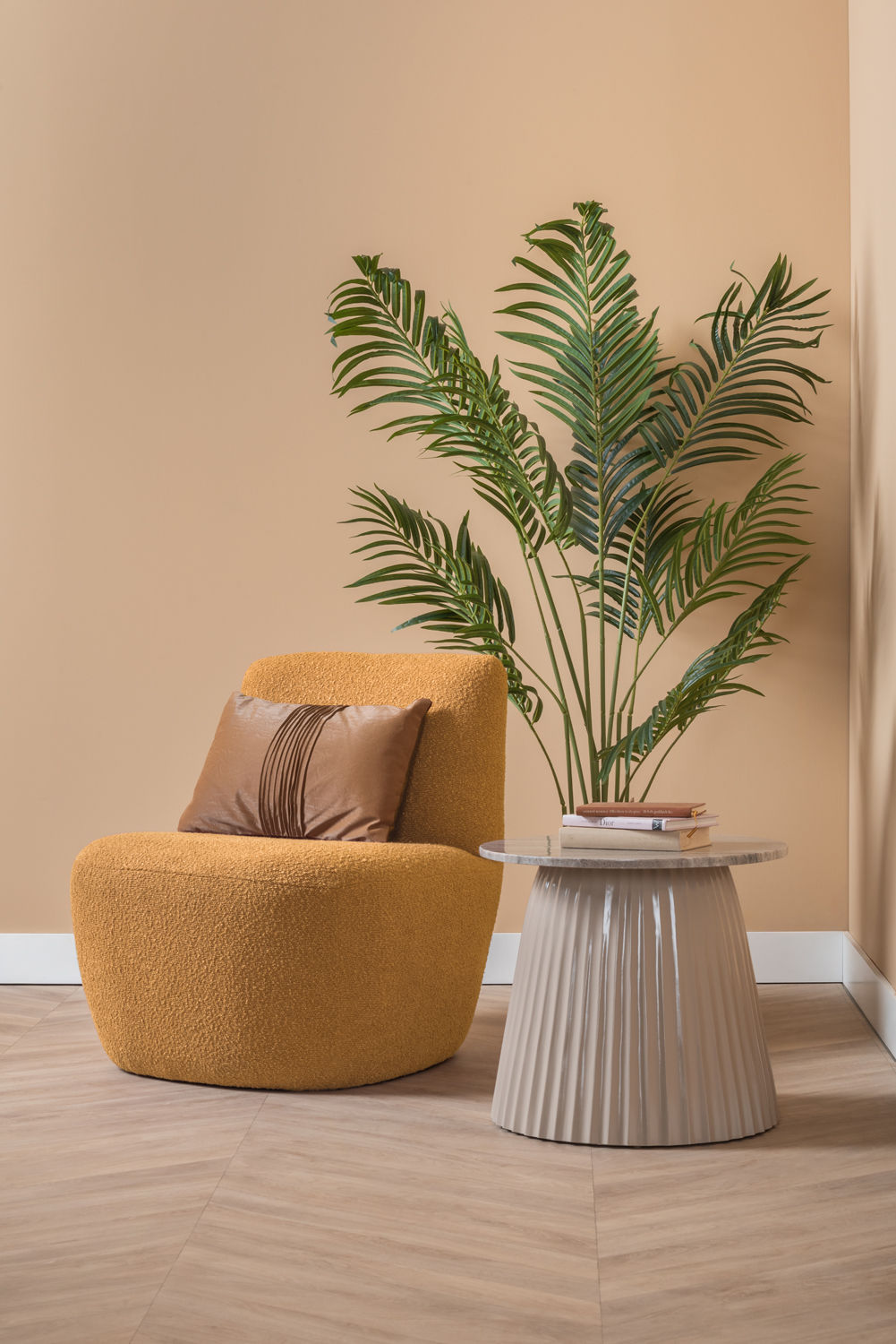 Leitmotiv Stol Ada bouclé okkergul