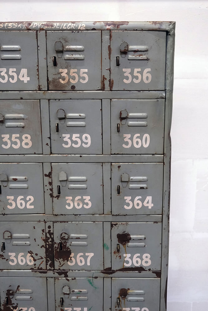 Trademark Living Lockerskab med 32 rum