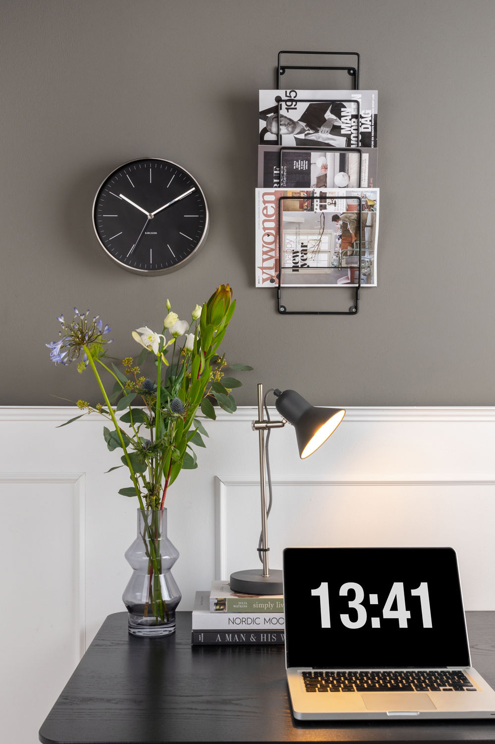 nutid Magasinstativ ståltråd mat sort