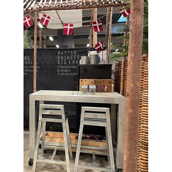 Galvaniseret Barbord 2 Fliser (50 x 50 cm) m Hjul (sæt m/2 stole) L123xB66,5xH100 cm