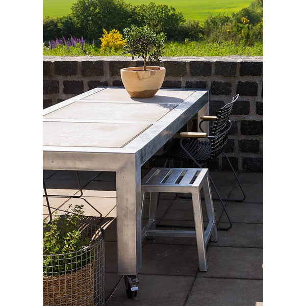 Galvaniseret Loungebord m betonflise (sæt m/2 taburetter) L50xB50xH33 cm