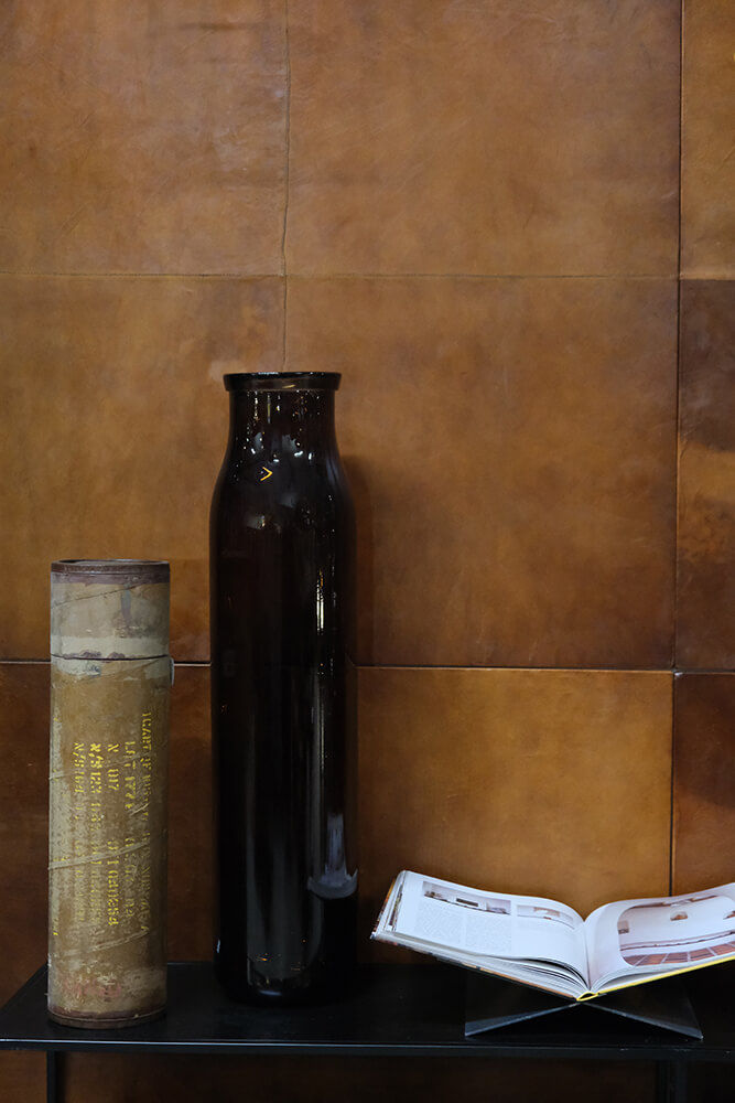 Trademark Living Lawrence gulvvase - chokolade