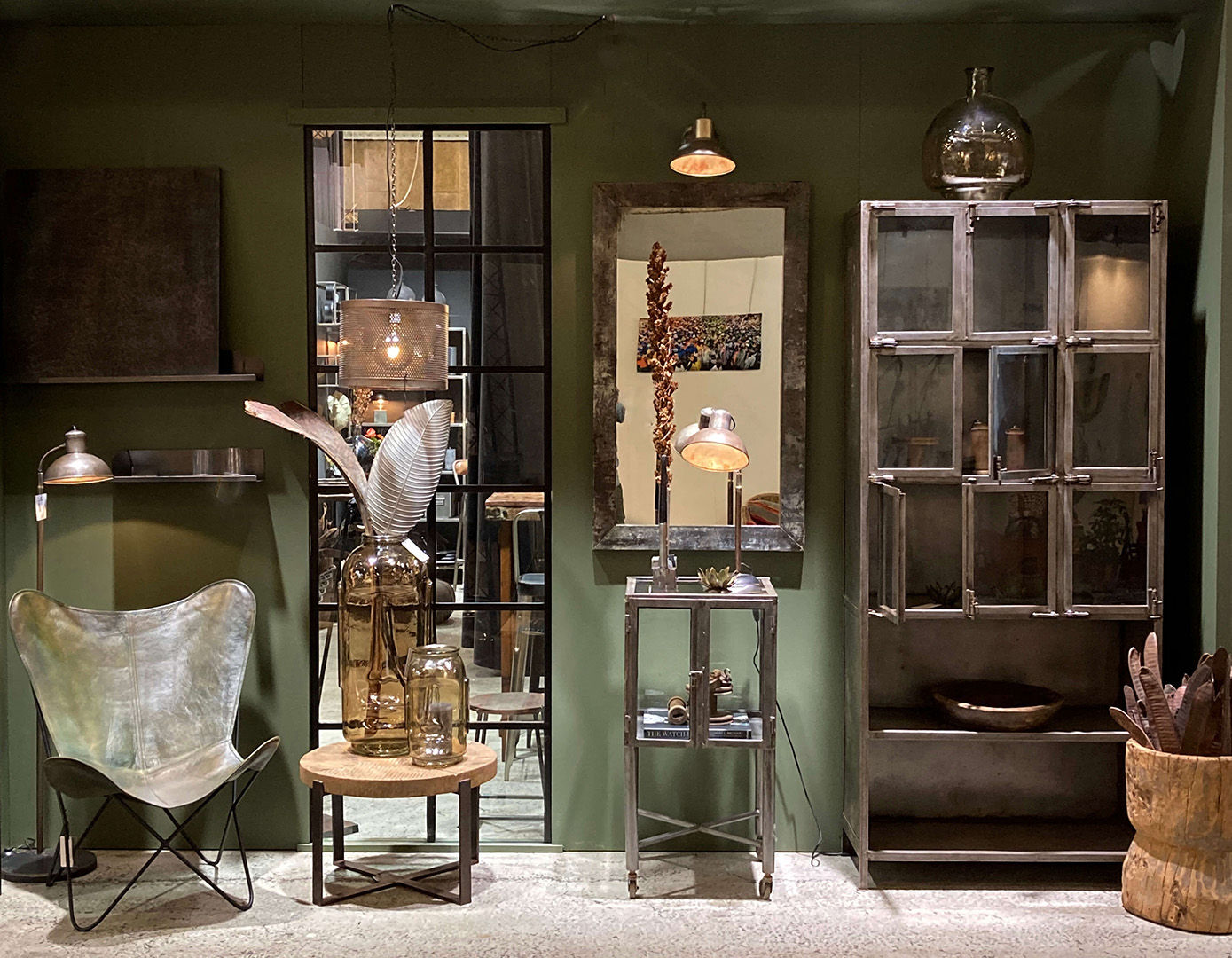 Trademark Living New York skillevæg med glas - høj