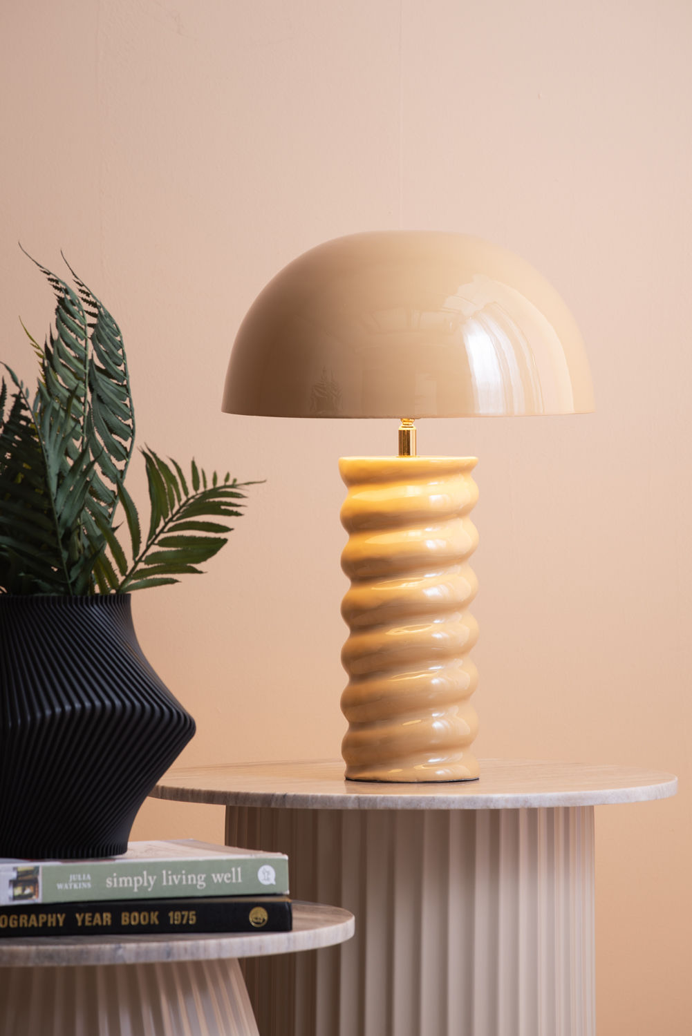 nuværende Vase Twisted Rib sort