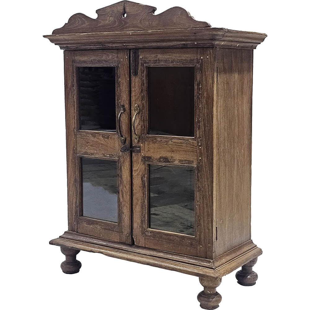 Trademark Living Vitrineskab med flotte detaljer