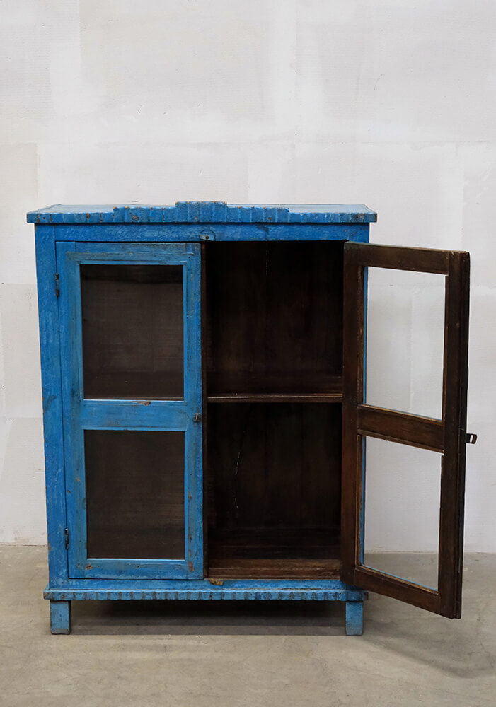 Trademark Living Charmerende vitrineskab med smuk blå farve