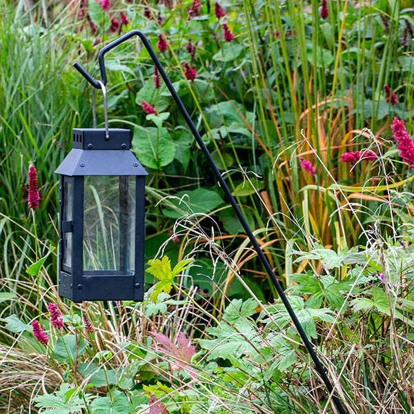 Sort stålspyd til hængelanterner 50 cm høj