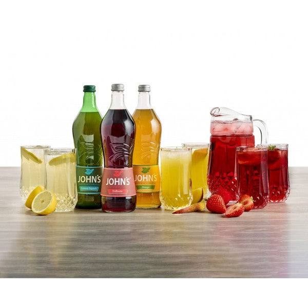 Lemonadesæt med kande, glas og lemonade