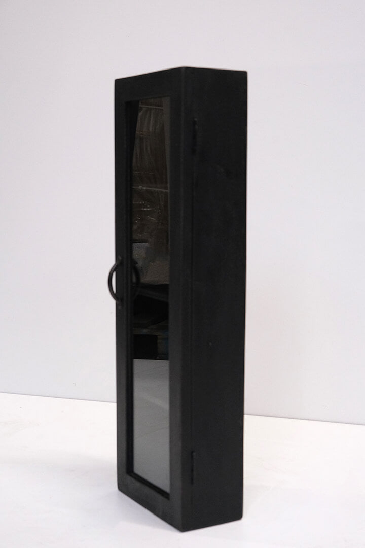 Sort vægskab i træ - lav 90x30x15 cm