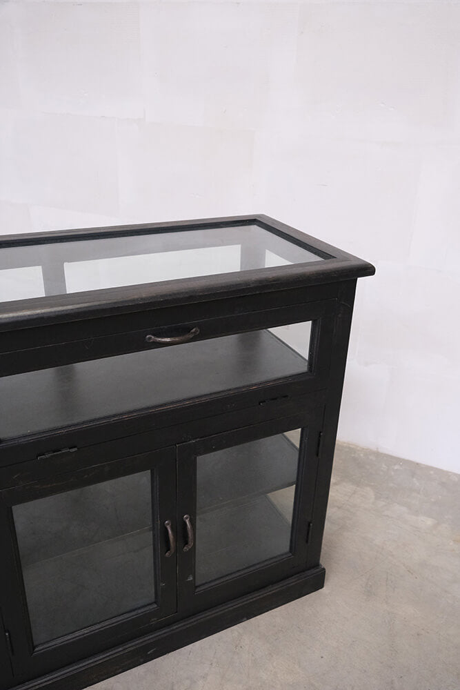 Skænk med glaslåger - sortmalet 100x180x52 cm