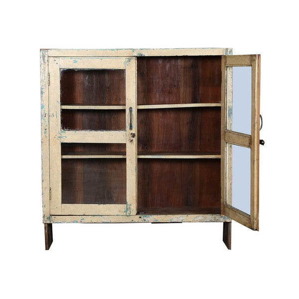 Unikt smukt skab i lys farve 130x120x38 cm