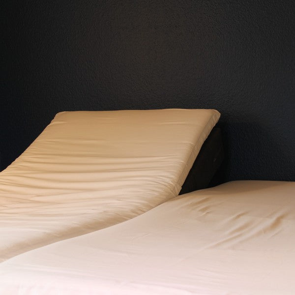 By Skagen U splitlagen bomuldssatin 180x200x10 cm hvid