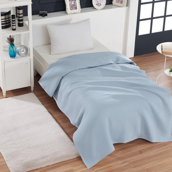 By Skagen sengetæppe Waffle 240 x 260 cm lyseblå