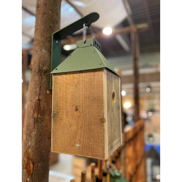 Olivengrøn Mini Birdy Sleep Fuglehus (genb træ) L17xB17xH33,5 cm