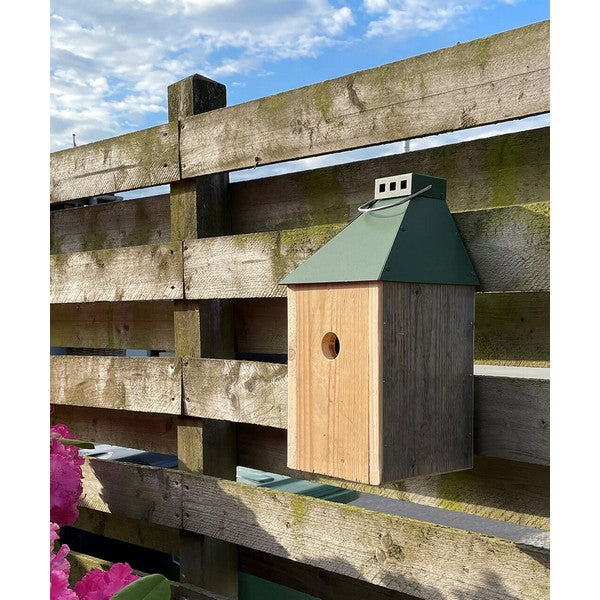 Olivengrøn Mini Birdy Sleep Wall Fuglehus (genb træ) L17xB17xH36,5 cm