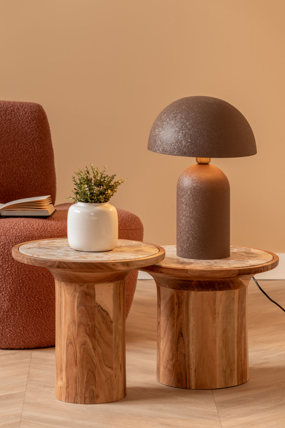 Leitmotiv Bordlampe Boaz stor jerntekstureret chokoladebrun