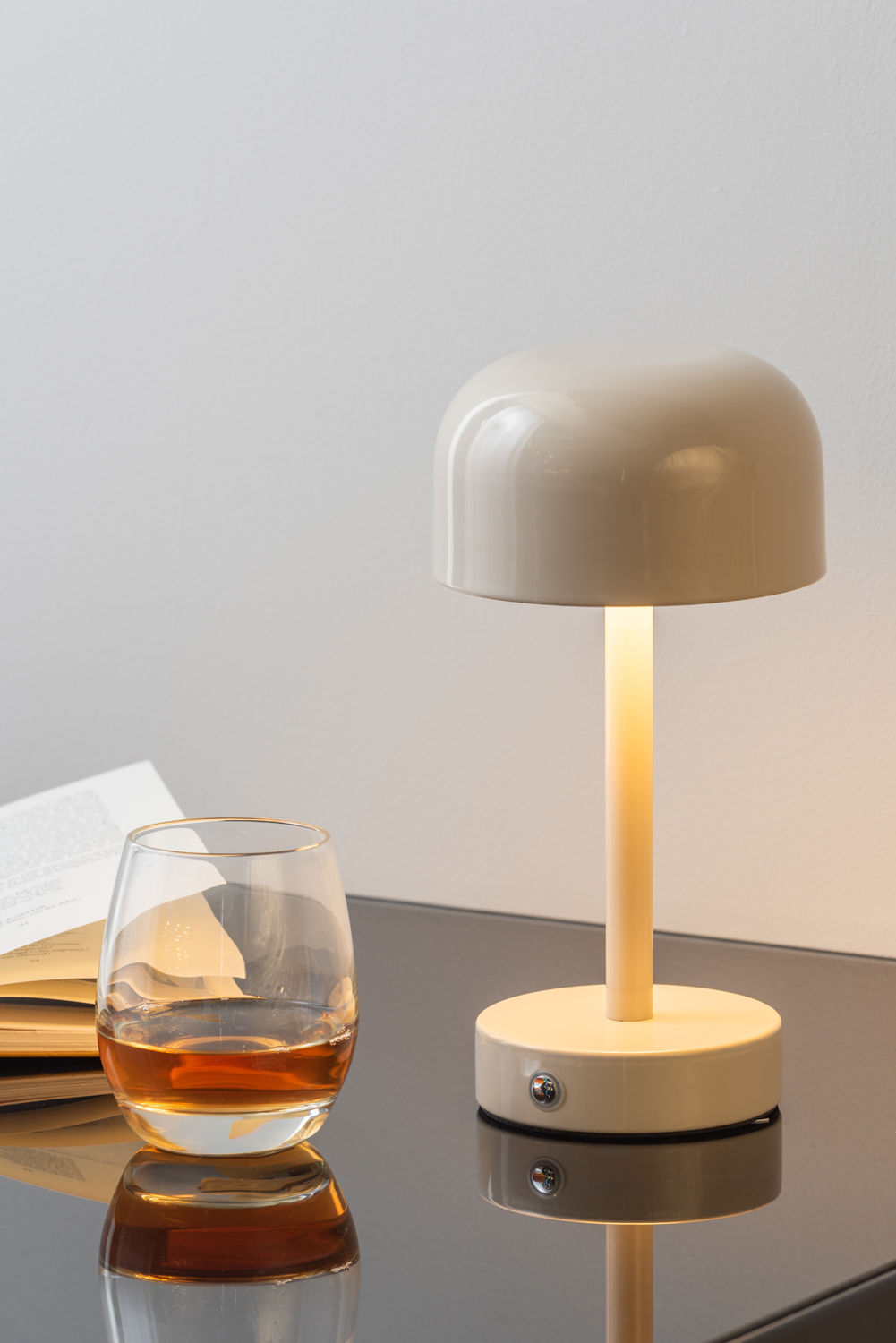 Leitmotiv Bordlampe James LED jern skinnende varm grå